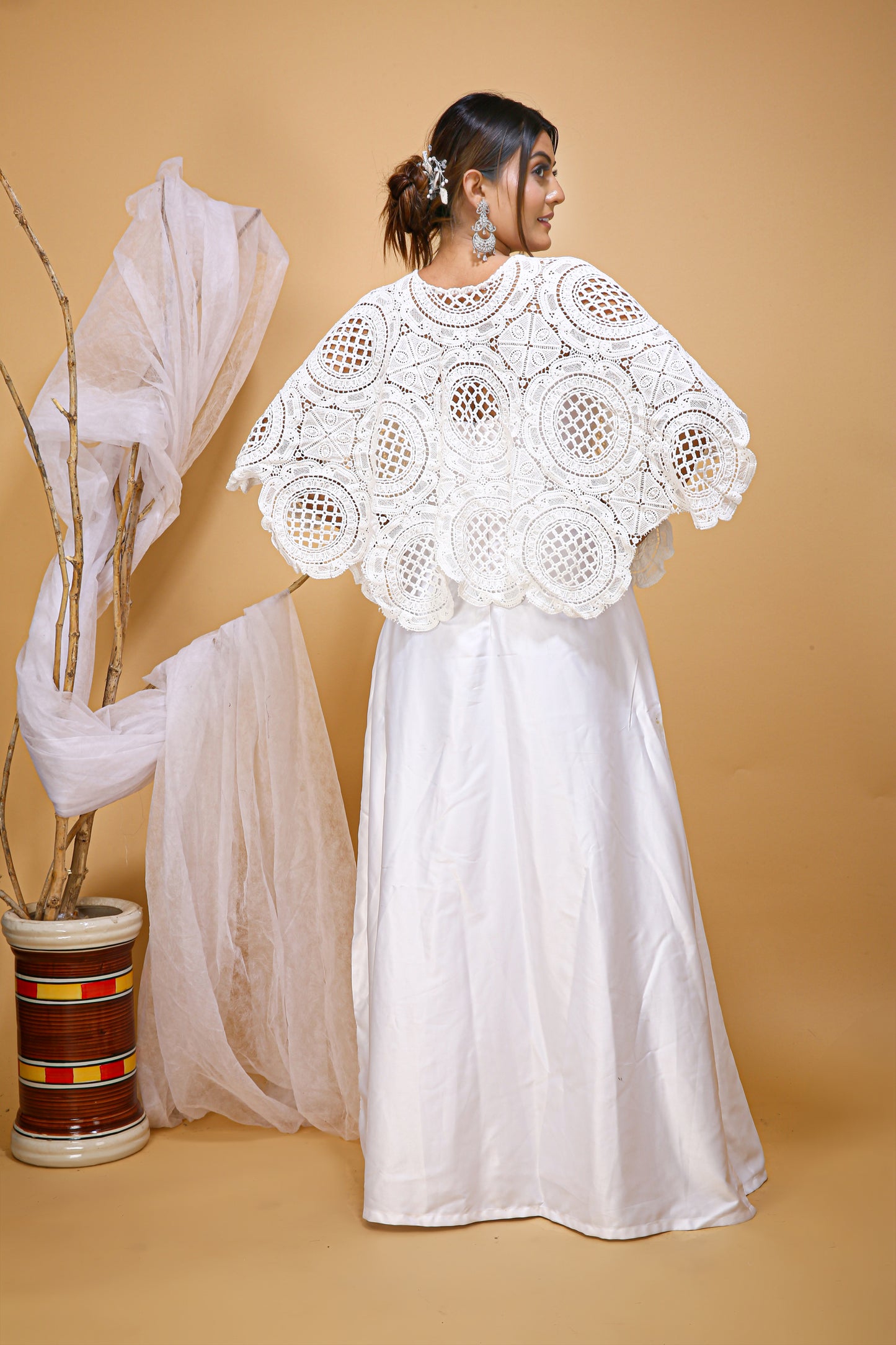 Bridal lace cape, bride shawl with lace , lace shrug chic Capelet wedding cover