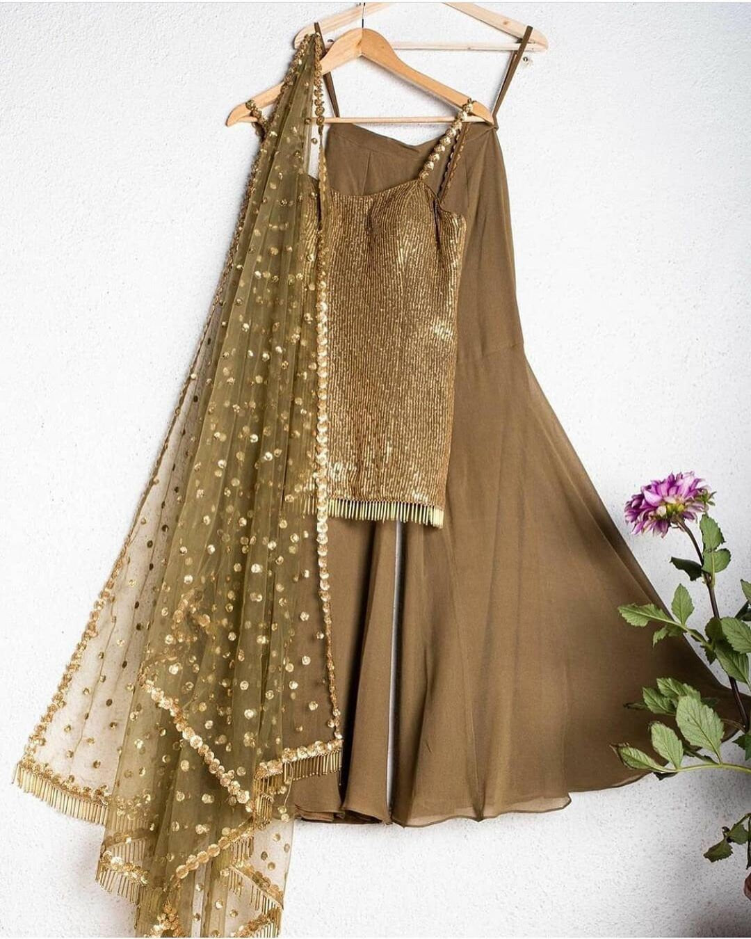 Golden party 2024 wear dress