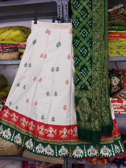 White lengha Green Bandhni dupatta Blouse Wedding wear chania choli for women Indian dress Indian style Pakistani Suit Silk lengha Brocade